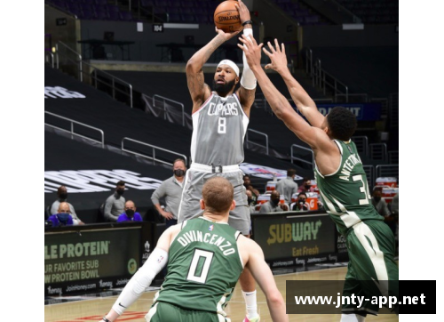 快船大胜篮网，莱昂纳德发挥出色，掀起赛场风暴